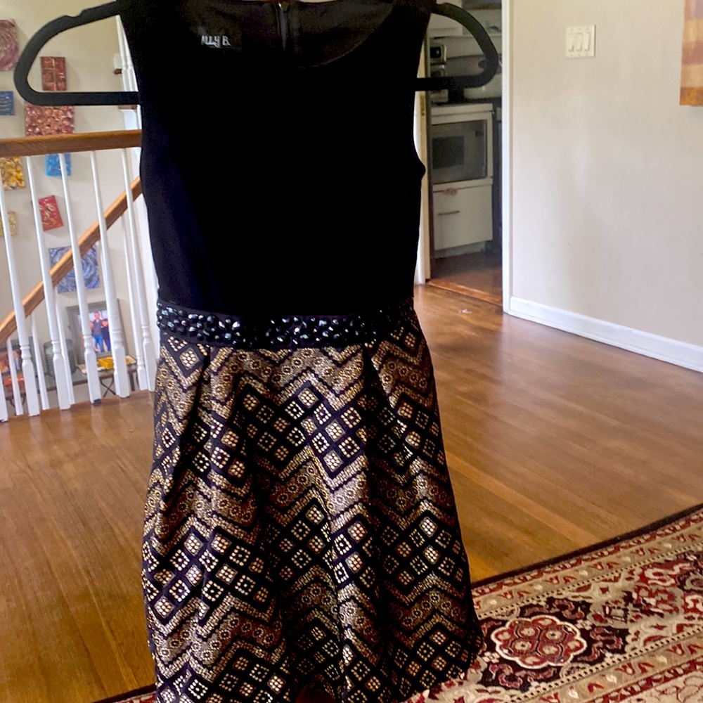 Girl's Special Occasion Dress Size 8. Elegant!